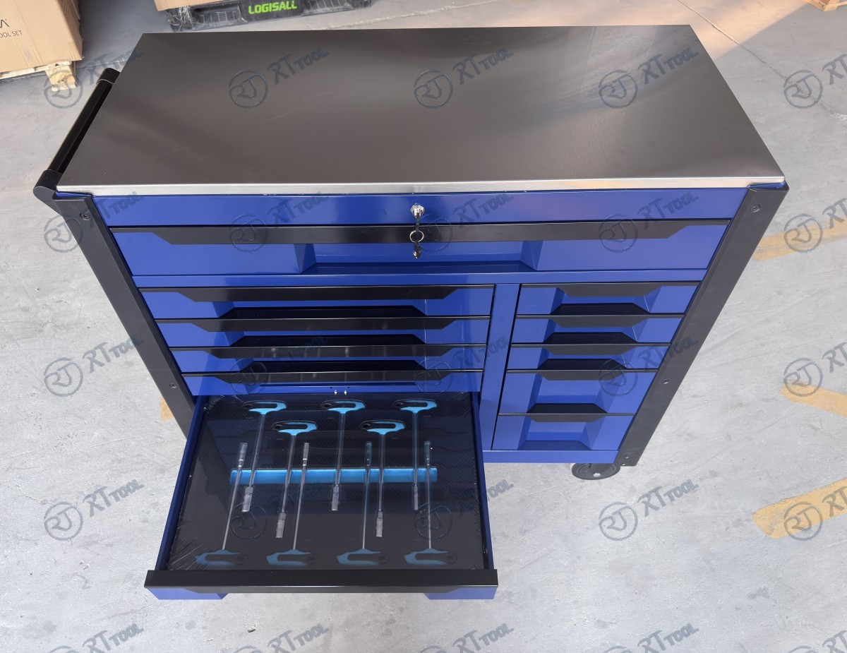 WORKSHOP TROLLEY WITH 12 DRAWERS  10 OF WHICH ARE FILLED WITH  473 PIECE TOOL SET